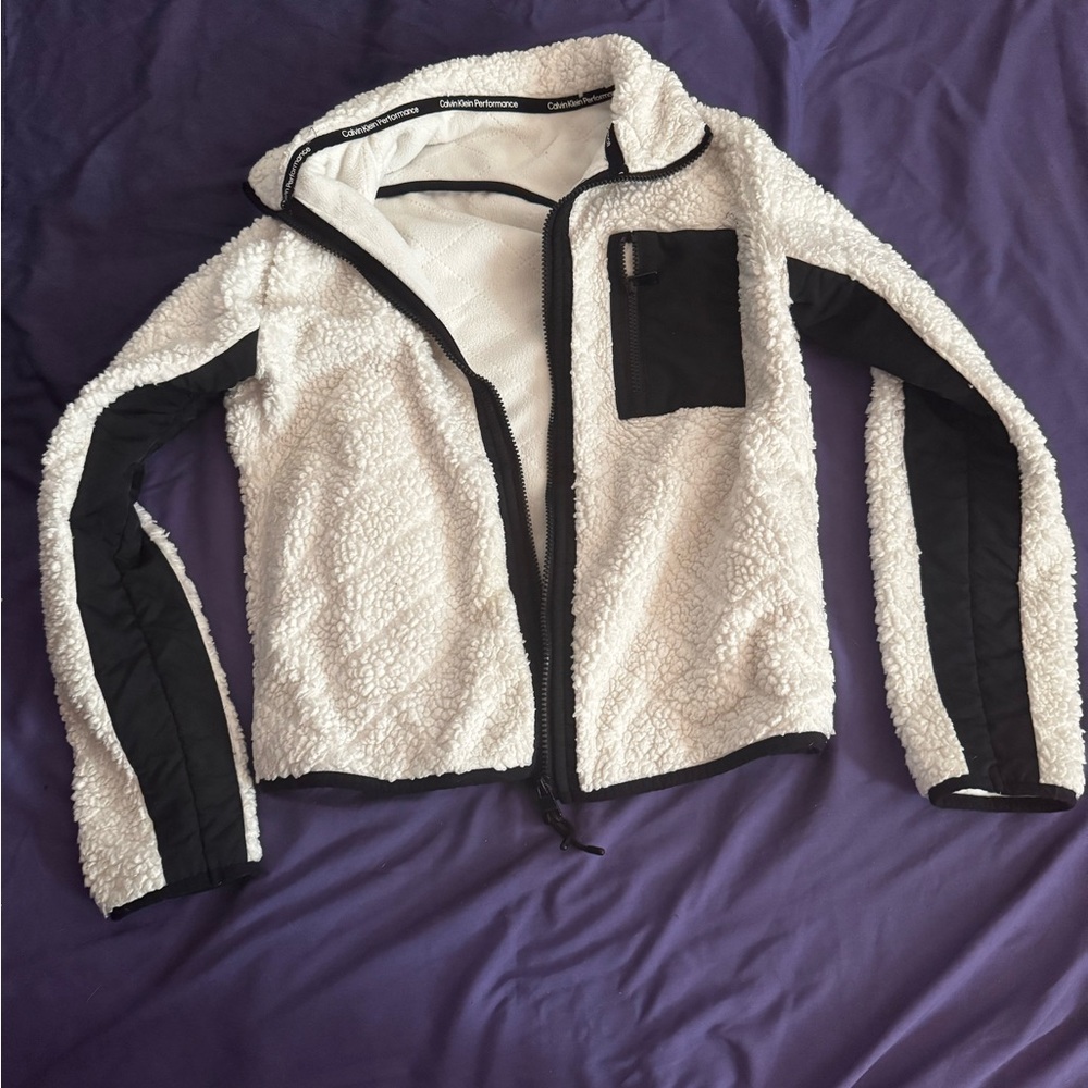Calvin Klein women’s fuzzy white jacket no flaws medium